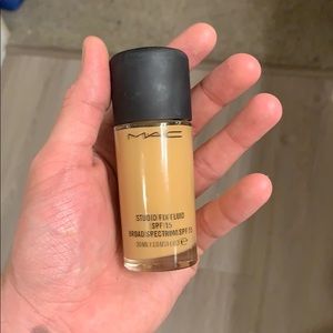 MAC NC30 Studio Fix foundation